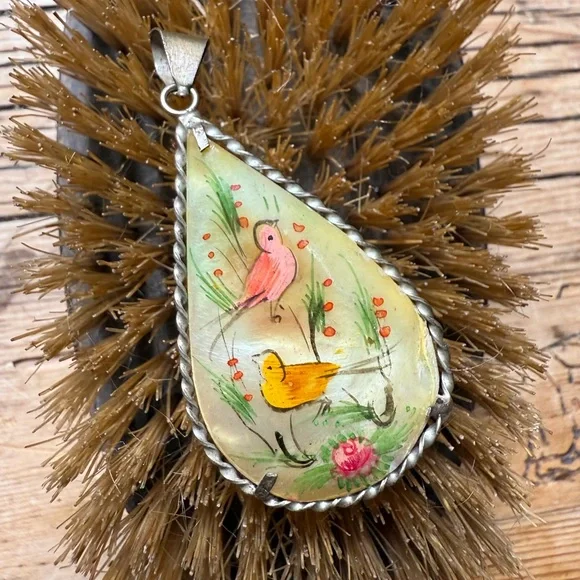 🌈SOLD🌈Vintage Two Sided Hand Painted Bird Scene Horse Scene Pendant - Picture 9 of 12